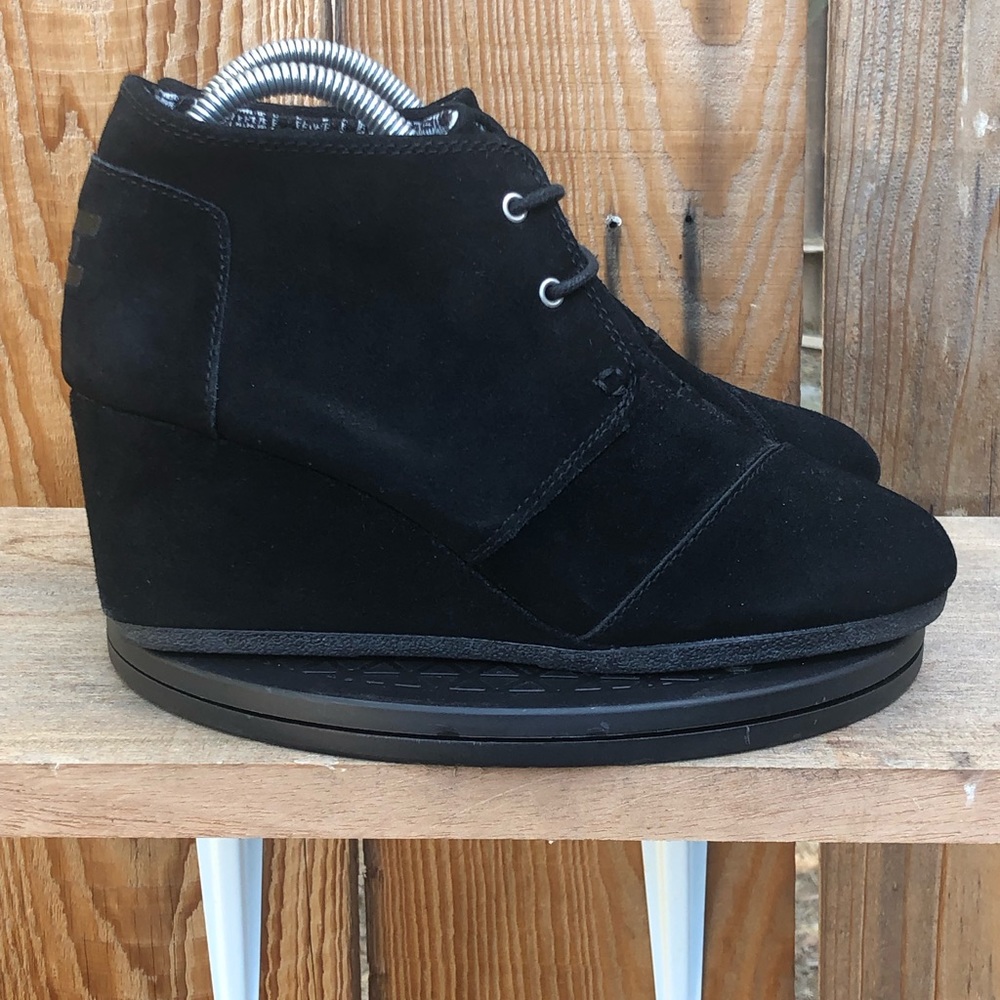 Toms Desert Wedge Black Suede Lace Boot Women’s 9